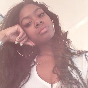 Meet your Posher, Ebony